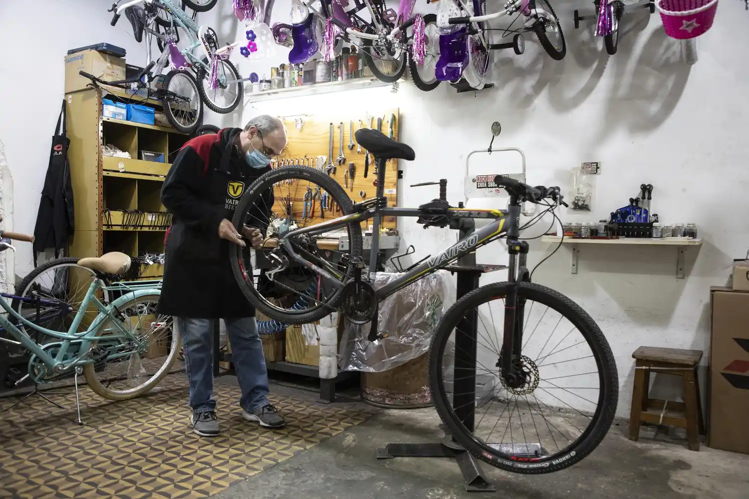 Comercio y pymes bonaerenses: una de cada tres personas no va a trabajar por Covid