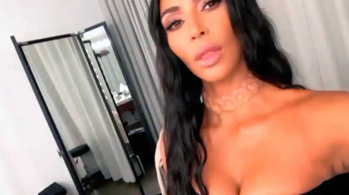 Kim Kardashian se «implantó» un collar bajo la piel