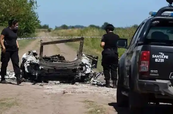 Ordenaron un equipo de fiscales para investigar el feroz ataque en el triple crimen de Ibarlucea y el lavado de activos