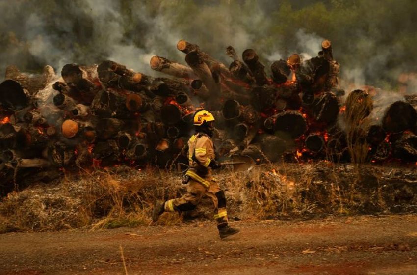 Chile: a pesar de los incendios, vecinos se niegan a entregar el agua de sus piletas