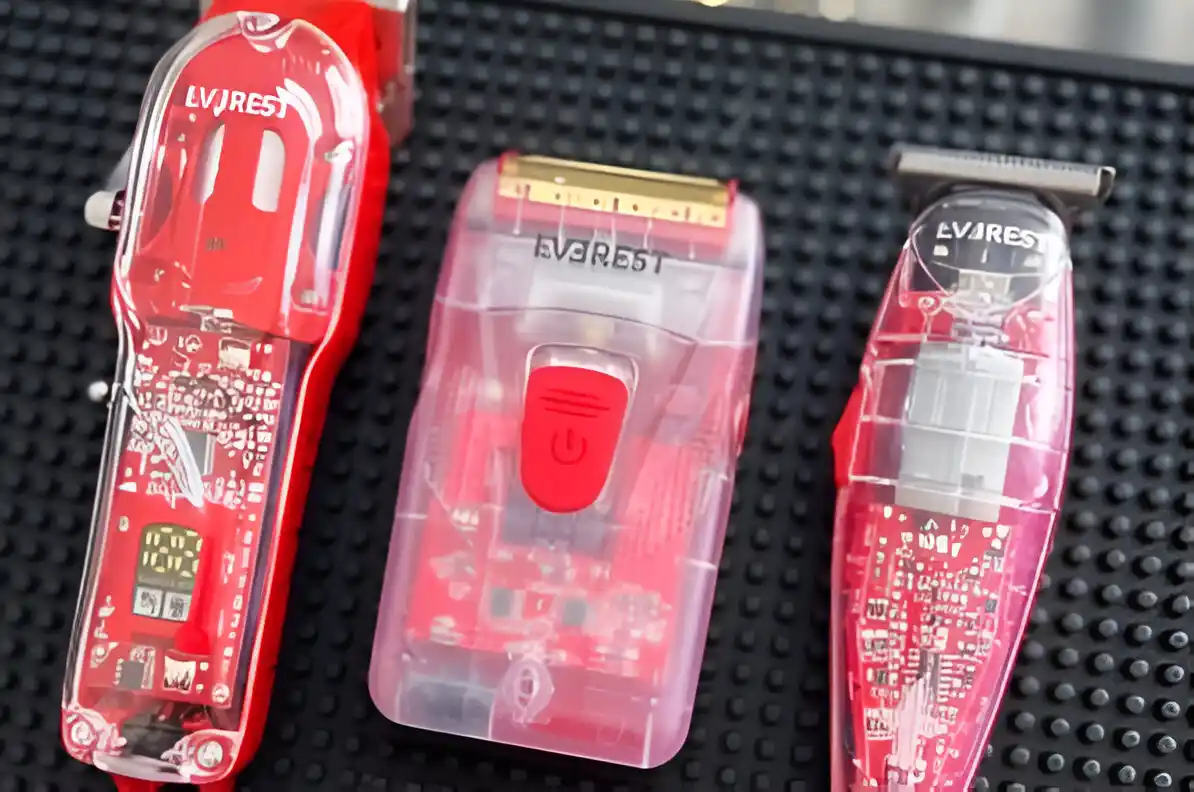 Parte de las herramientas robadas en la peluquería.