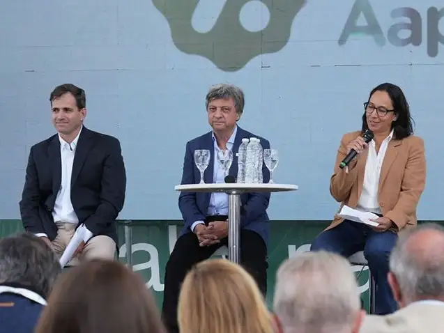 Manuel Chiappe, Marcelo Torres y Paola Díaz durante el lanzamiento del Congreso de Aapresid.