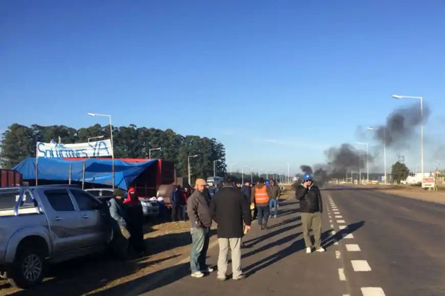 Madereros protestan sobre la ruta 14: Piden un encuentro con Nación