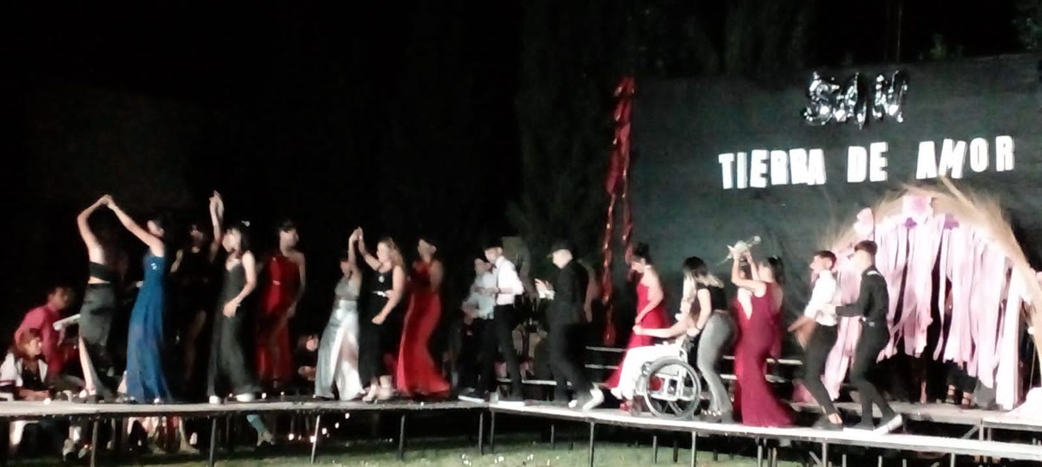 Agradecimiento a la Secundaria 11 por el Baile de Egresados