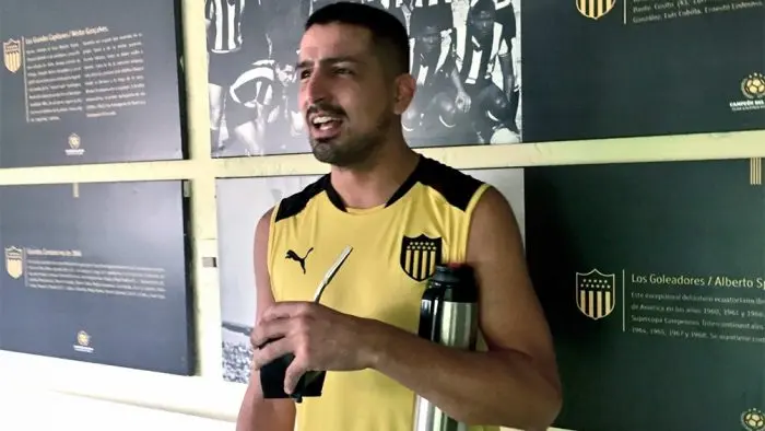 Viatri tiene alta médica y renovará su contrato con Peñarol tras casi seis meses inactivo