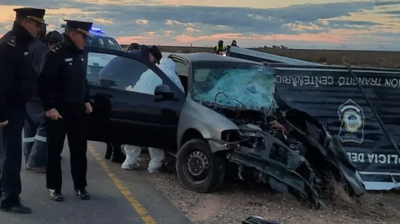 El impacto fue contra un camión petrolero.