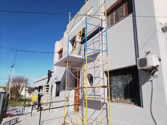 Realizan trabajos integrales de pintura y mejoras edilicias en el asilo de ancianos