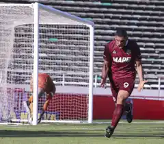 En Mar del Plata, Lanús ganó y volvió a la cima
