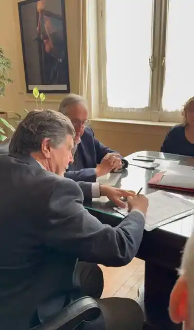 Lunghi y Sileoni firmaron un convenio para continuar las obras de la Escuela Técnica 3