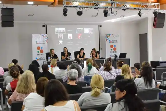 Mujeres Municipales paran contra la violencia de  Género y  Laboral