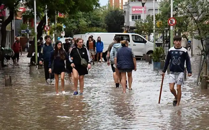 Aún quedan 1.128 personas evacuadas en Bahía Blanca.