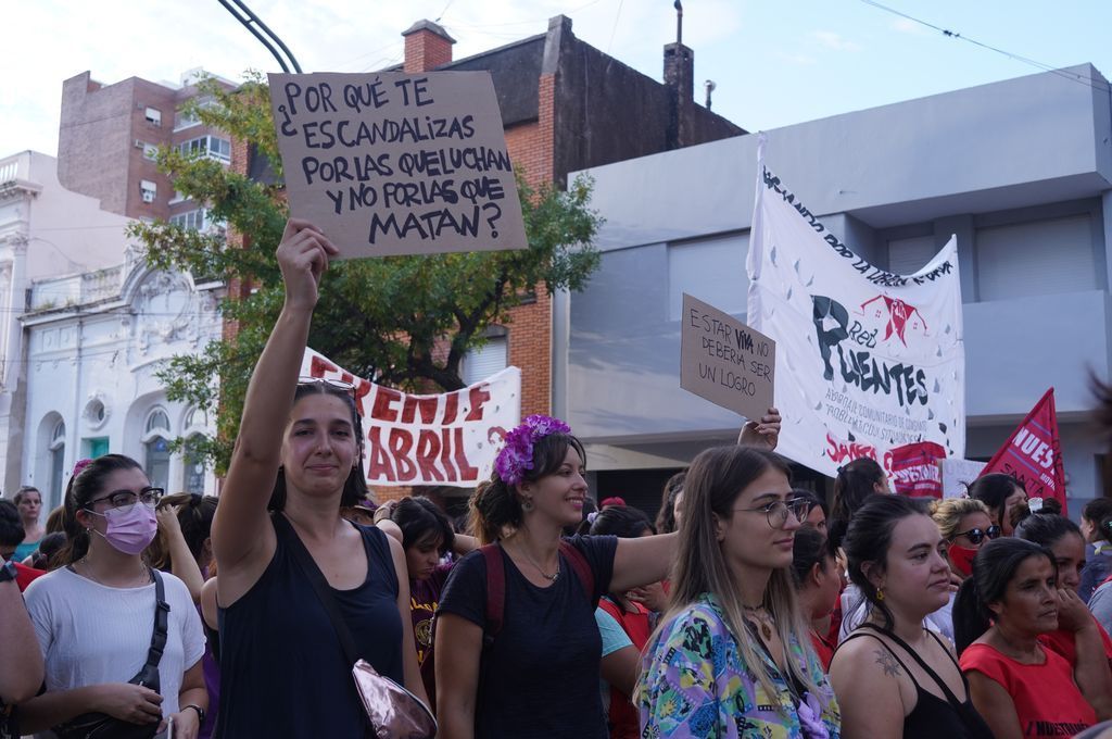 8M: las mujeres de Santa Fe marcharon para bajar a la provincia del podio de femicidios
