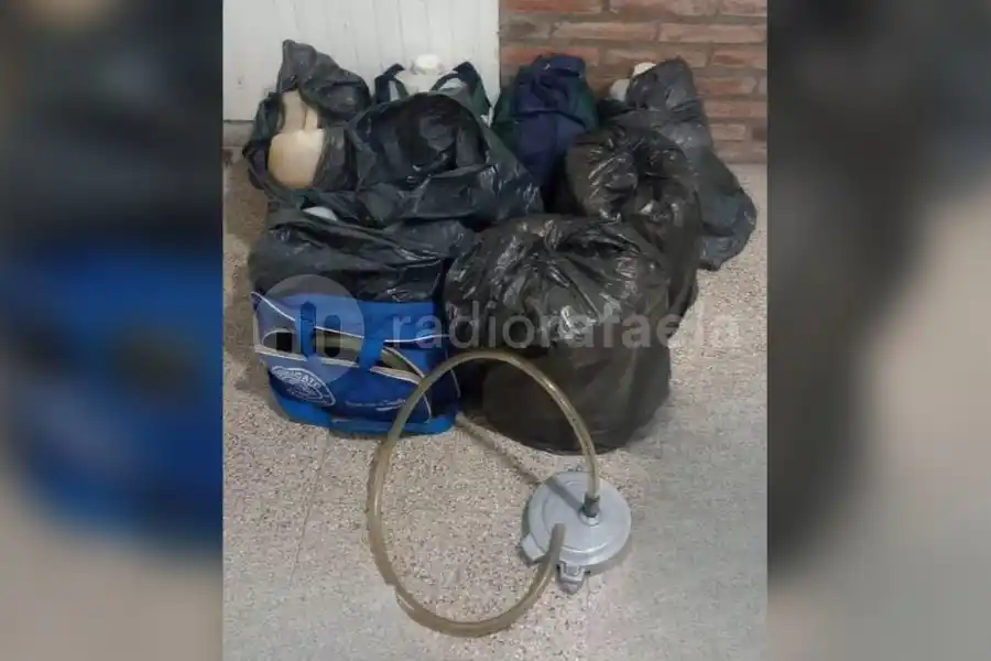 Sorprendieron a dos choferes de camiones cisterna robando nafta y gasoil