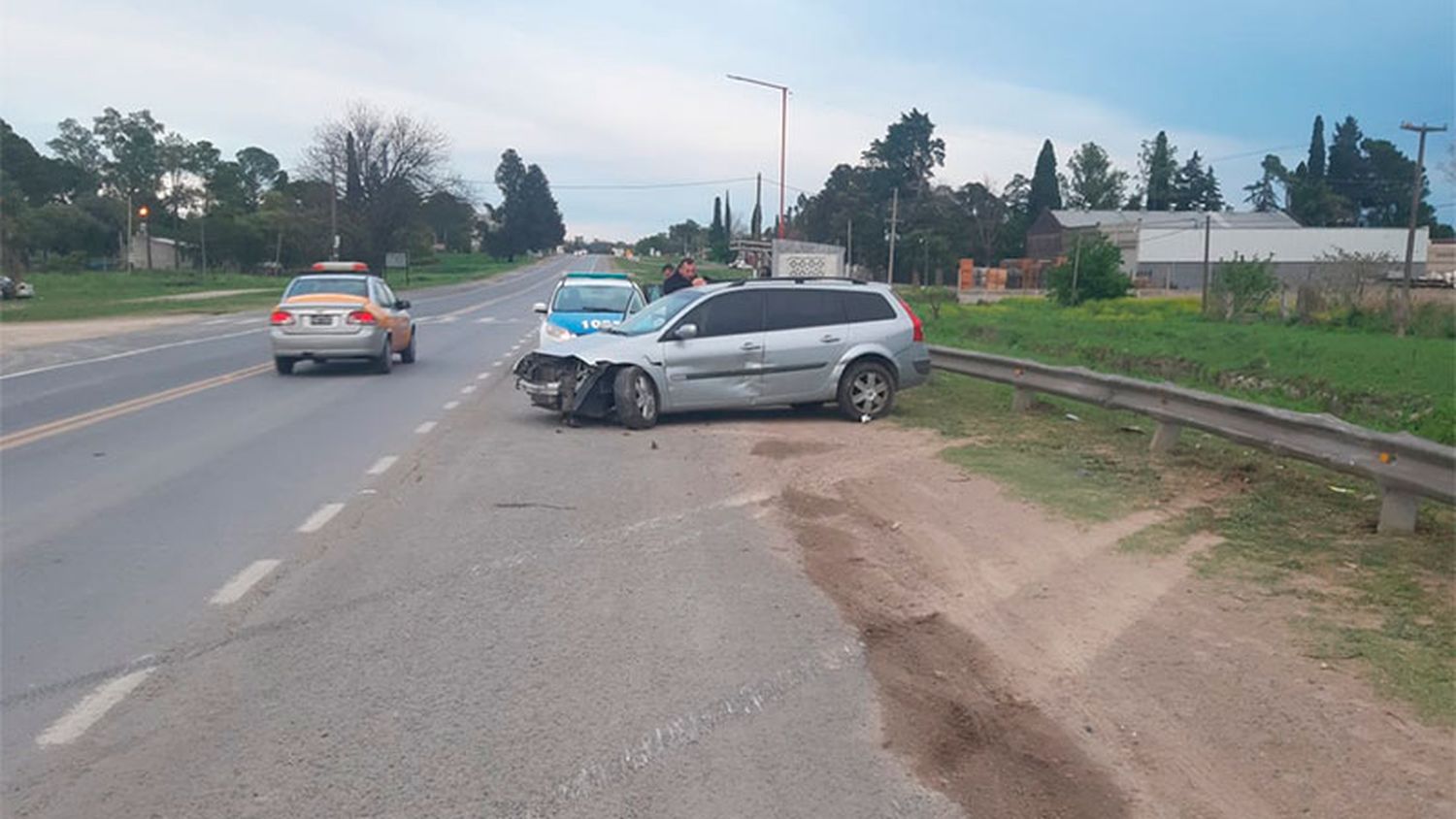 Conductor se durmió al volante: despistó y chocó contra un guardarrail
