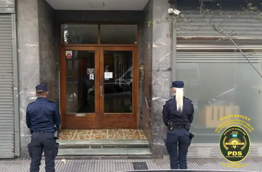 Video: rescatan a dos menores que vivían en estado de abandono y entre olores nauseabundos