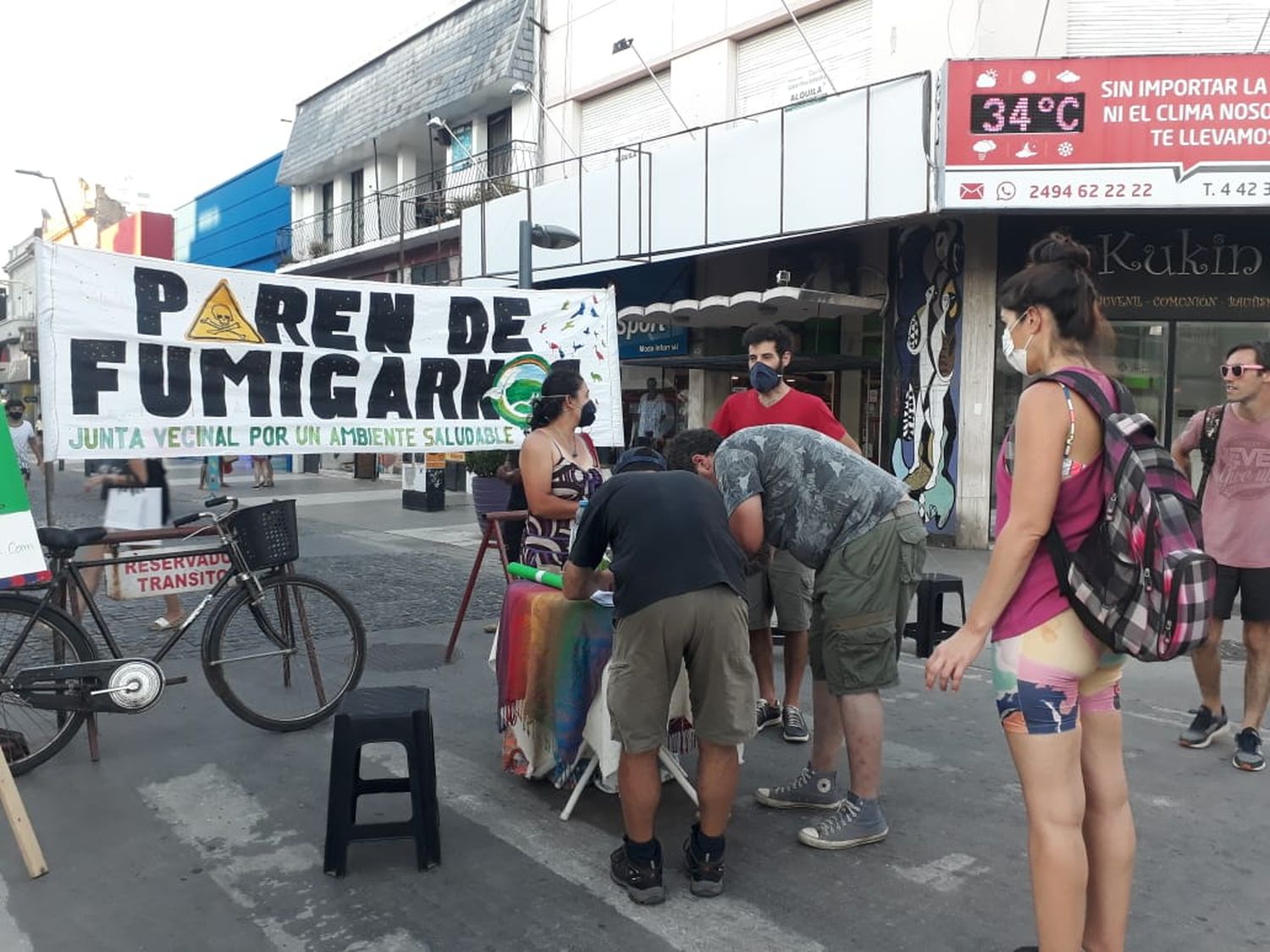 La Junta Vecinal por un Ambiente Saludable Tandil entregó una carta a Kicillof pidiendo que paren de fumigar