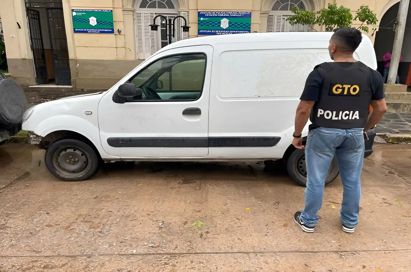 La Kangoo fue recuperada en un domicilio de Villa Ramallo.