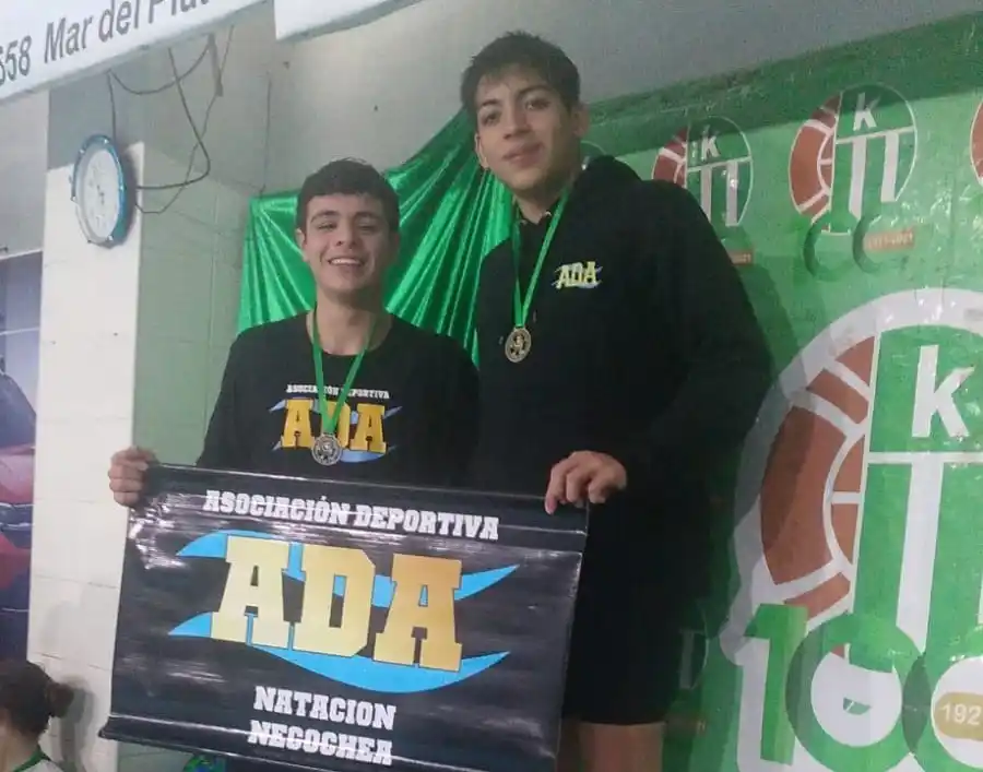 Dos en el podio. Jeremías Taien Torales (primero) y Santino Castellano (segundo)