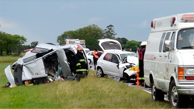 Cuatro personas murieron en un choque frontal sobre la Ruta 12