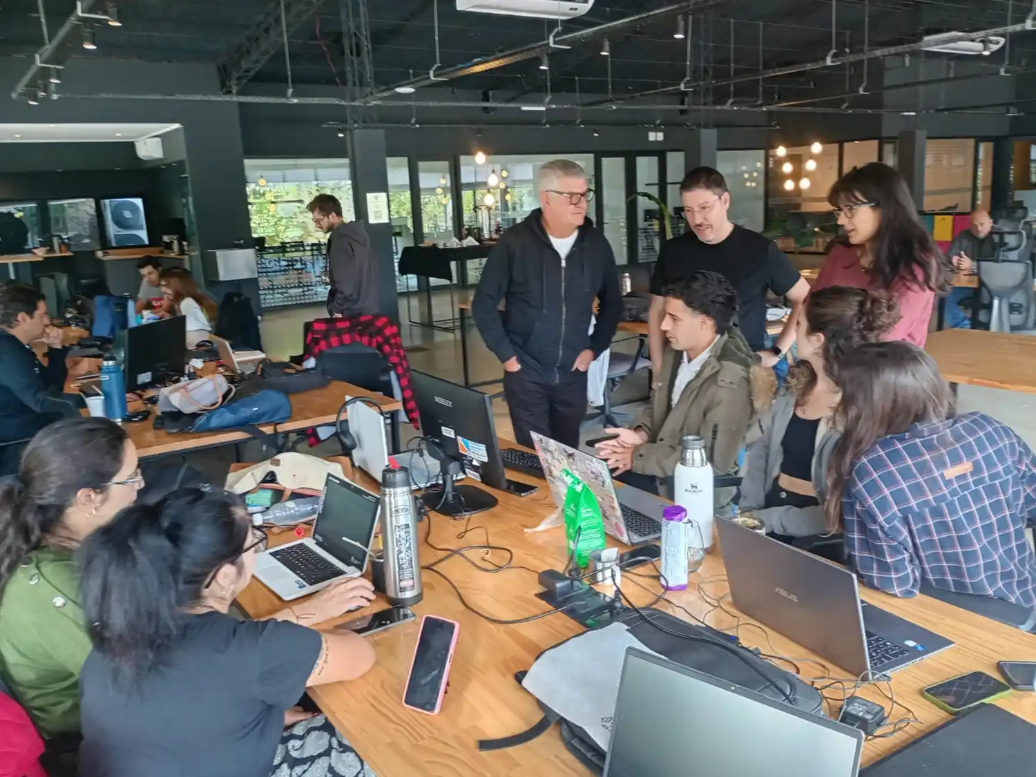 El Hackathon IA se desarrolló en Distrito Avellaneda.