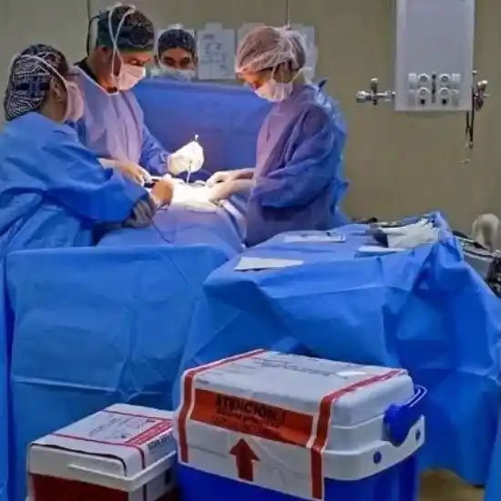 Fue a ligarse las trompas, pero le trasplantaron el corazón y amputaron una pierna: investigan qué pasó en el quirófano