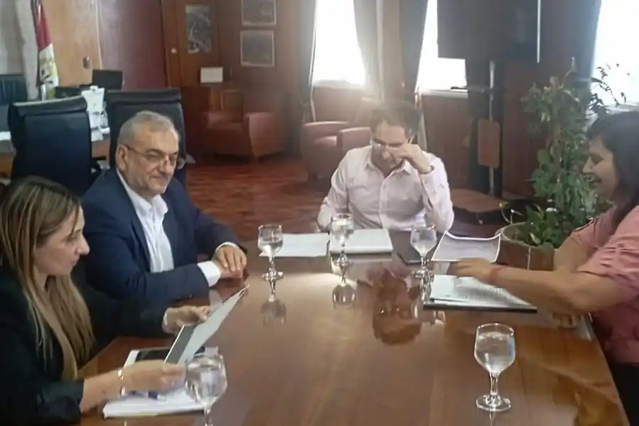 Alcides Calvo gestiona terrenos para áreas industriales