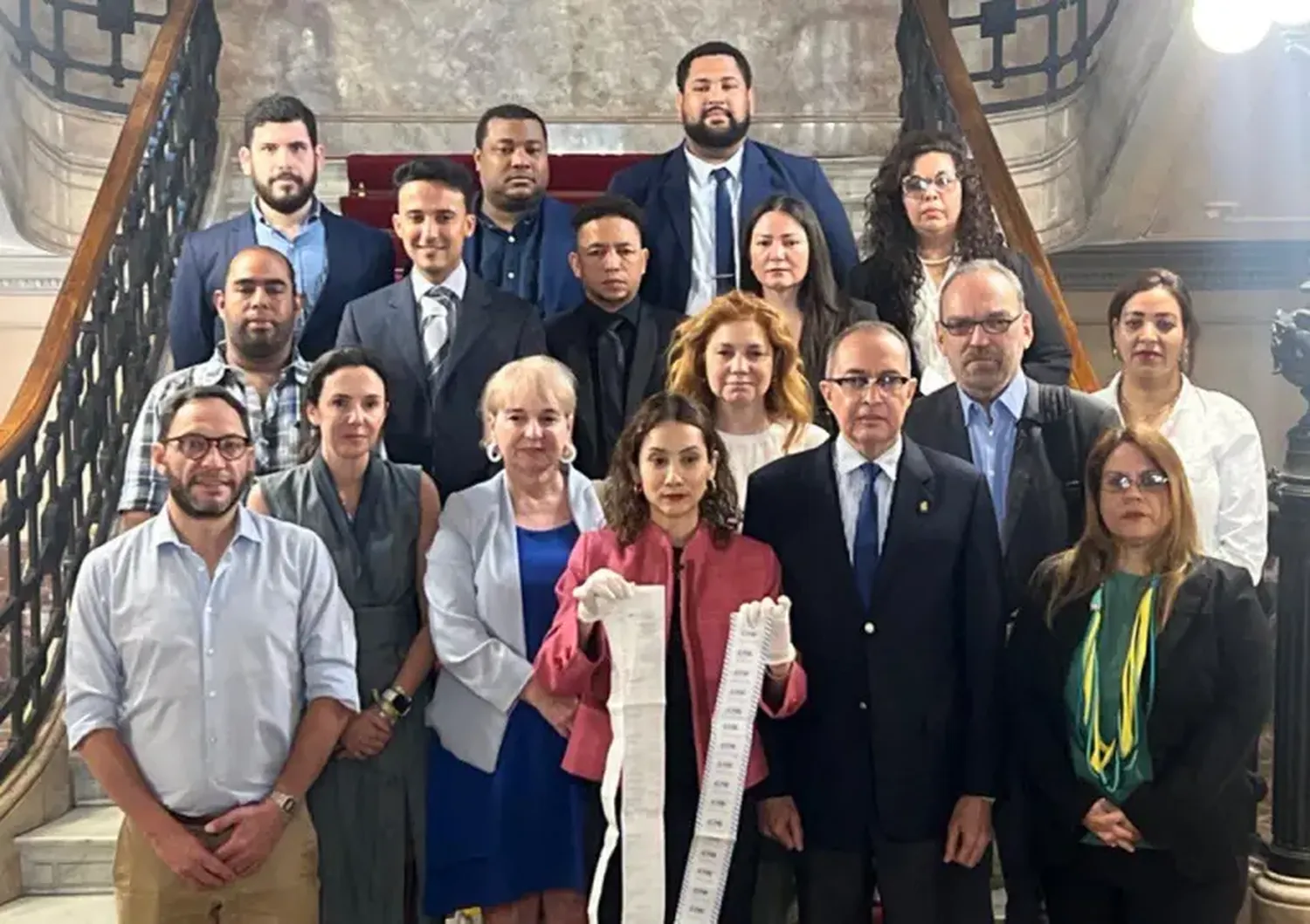 Continúa la cruzada de la oposición por mostrar resultados del 28Jul: LAS ACTAS LLEGAN AL CONGRESO DE ARGENTINA (Video)