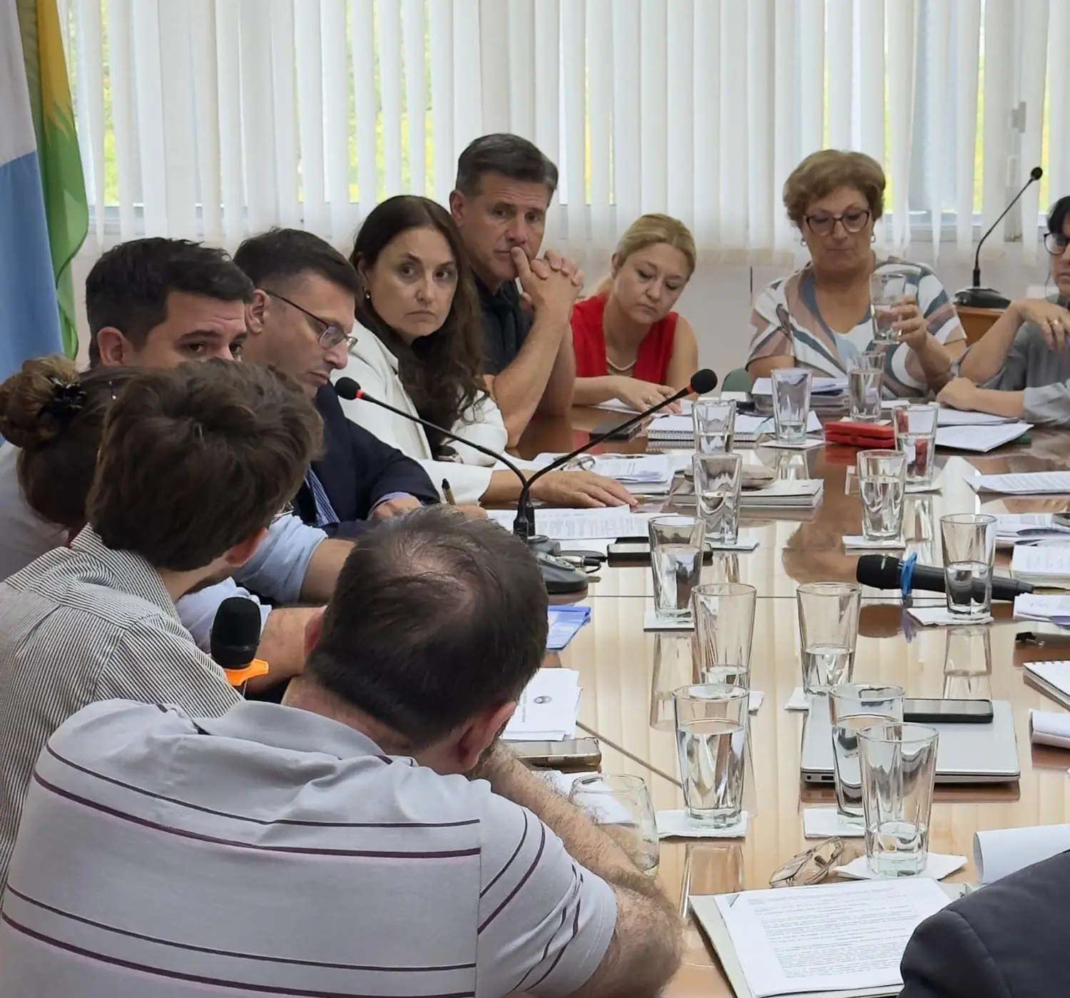 Funcionarios del Ejecutivo en el Concejo Municipal para explicar los alcances del RRIGI