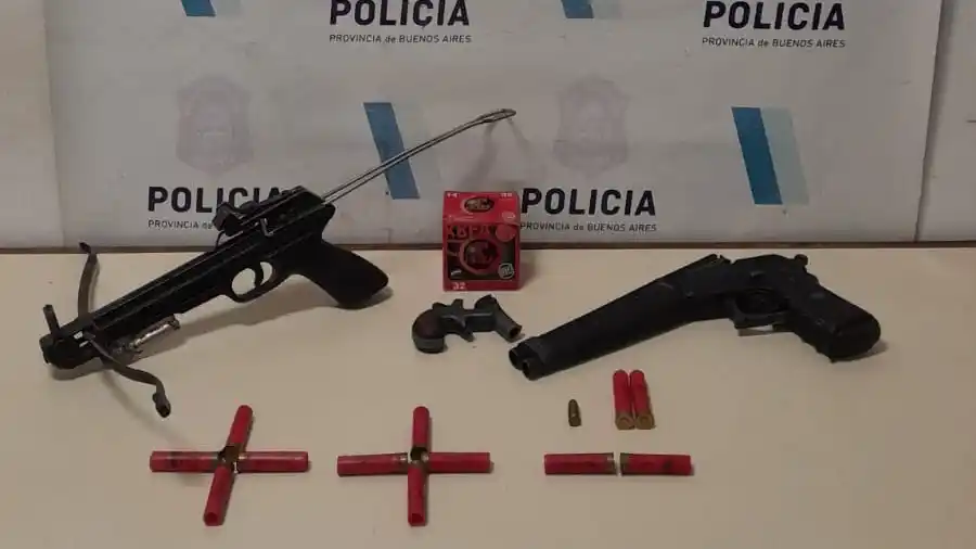 Personal policial secuestro varias armas de fuego