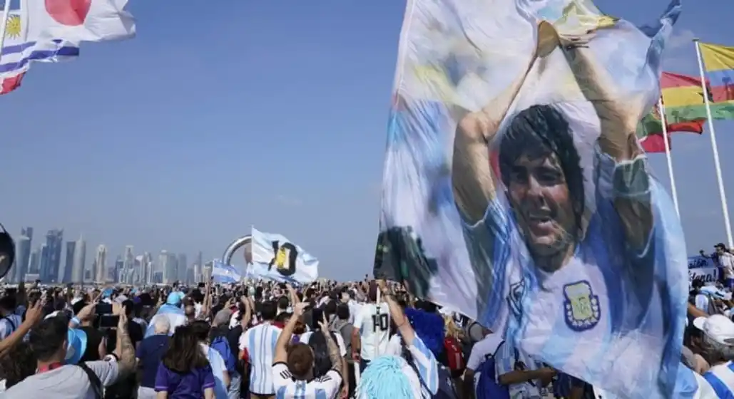 Banderazo argentino: Doha se tiñó de celeste y blanco