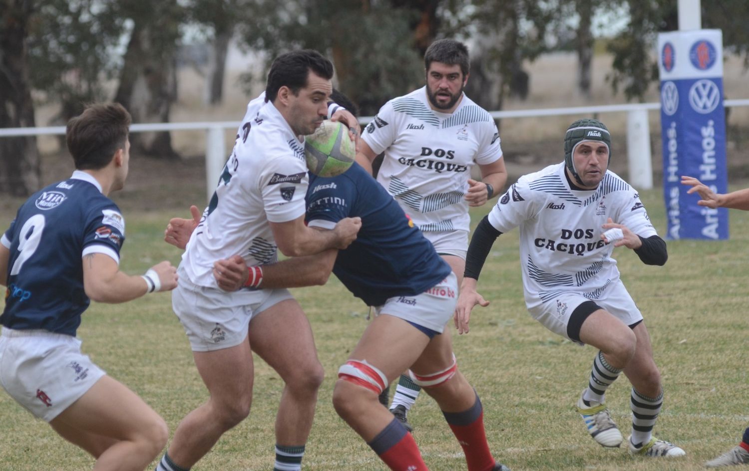 Los Cardos ganó en Bahía y se acercó a las semifinales