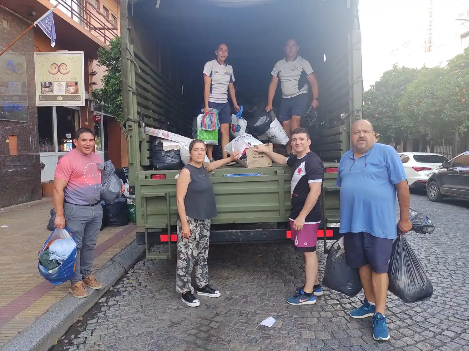 En cuatro días, juntaron un camión de donaciones para Bahía Blanca