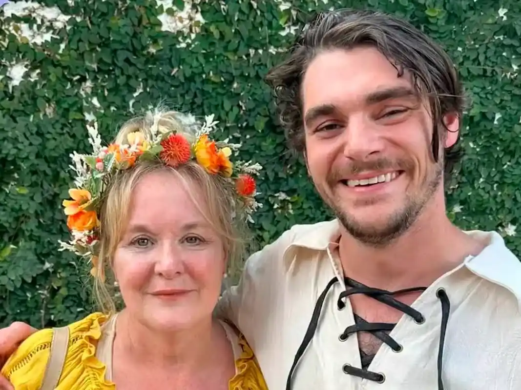 La madre de RJ Mitte rompió el silencio tras la muerte del actor (Foto: Instagram @dyna_banana)