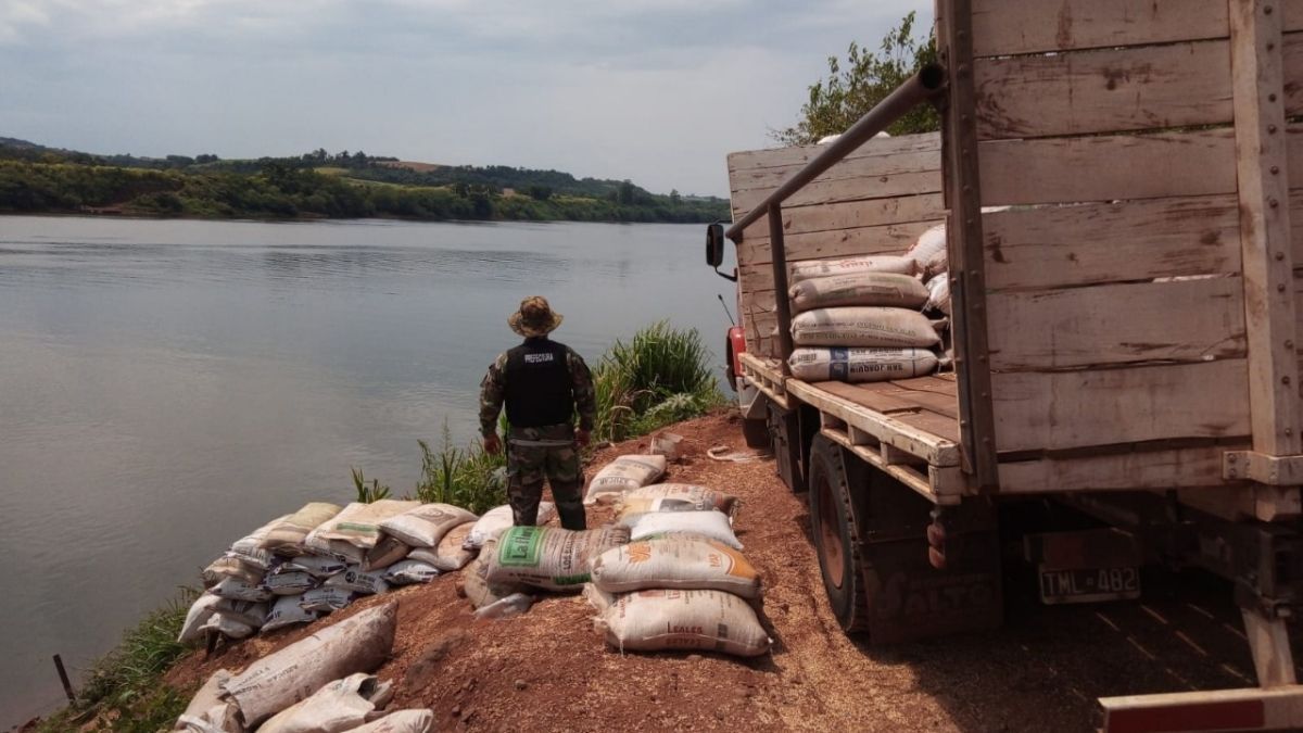 Prefectura decomisó más de 7,6 toneladas de soja de contrabando