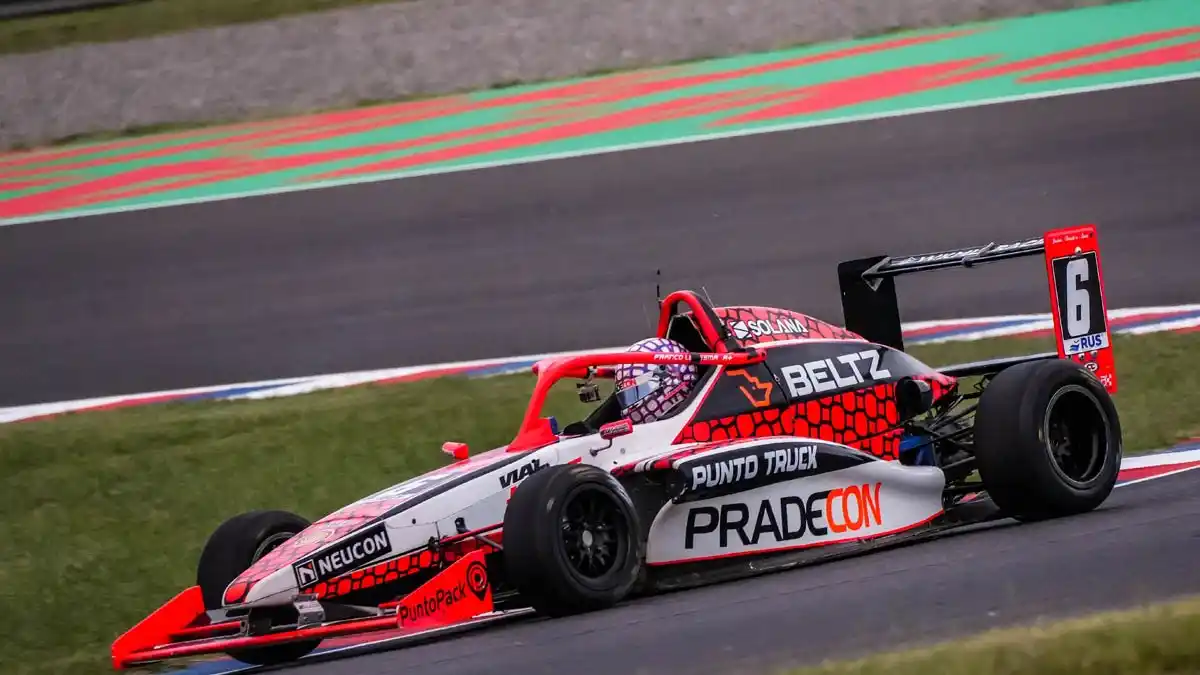 Franco Ledesma se subió al podio en la Fórmula 2. Foto: Fórmula 2