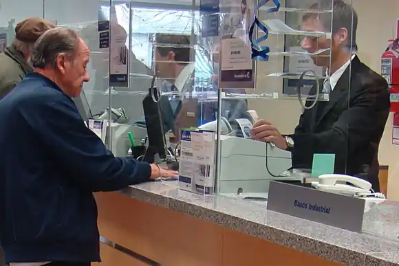 Los empleados bancarios tienen nuevo sueldo mínimo: $1.600.000