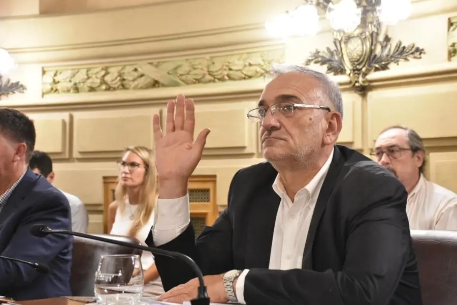 En el Senado, Calvo pidió que se asignen cargos profesionales para la Casa del Adolescente de Rafaela