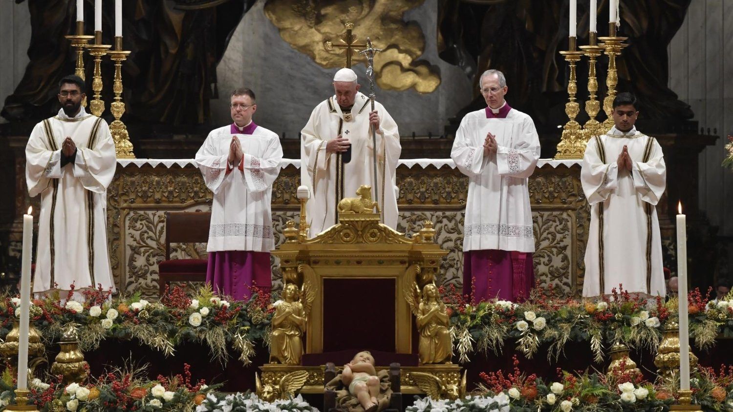 El Papa Francisco encabezó la misa de Nochebuena y oficializó el Año Santo en Roma