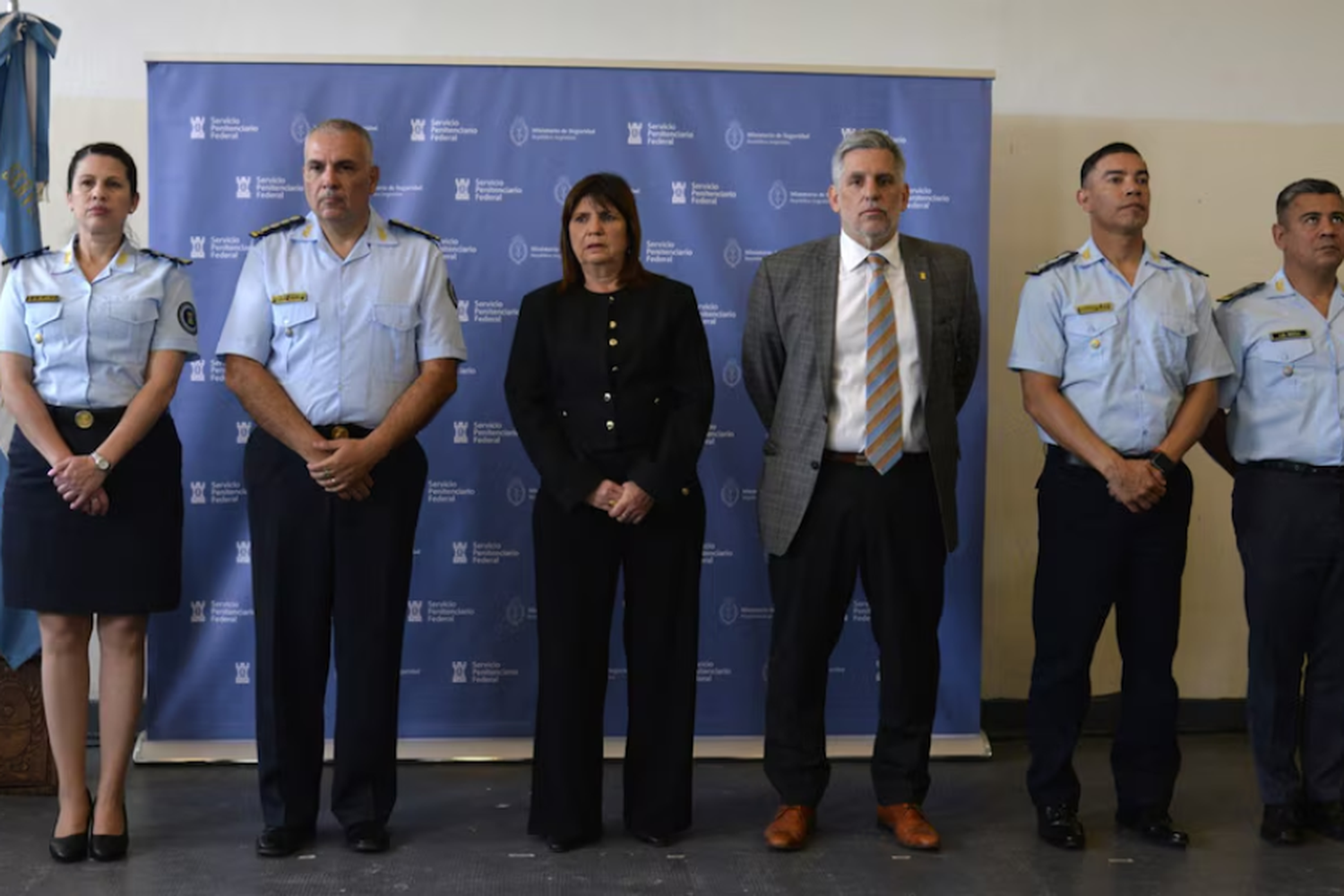 Patricia Bullrich junto a la plana mayor del Servicio Penitenciario Federal