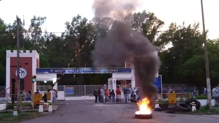 Protesta en la Fábrica Militar Fray Luis Beltrán