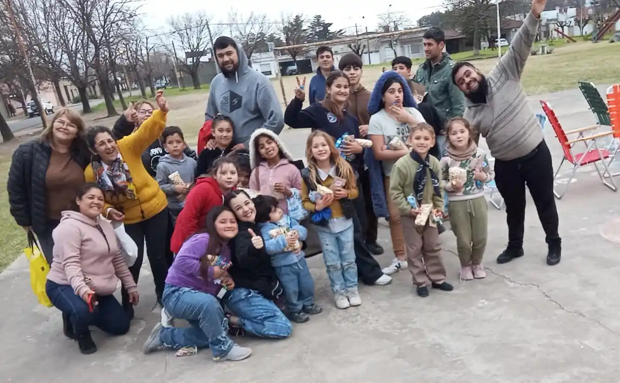 Agradecen a los papás del grupo de danza Pialando Recuerdos