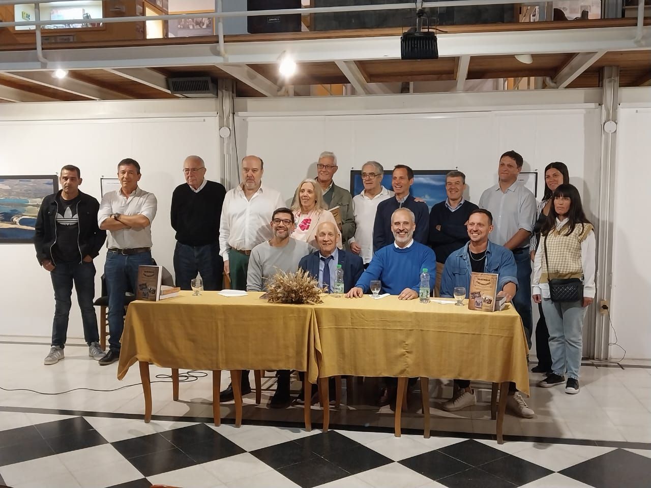 Presentaron el libro “100 Historias en clubes bonaerenses” en el Mulazzi