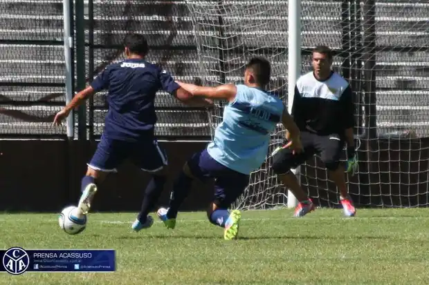 Los titulares de Juventud perdieron con Acassuso y los suplentes ganaron