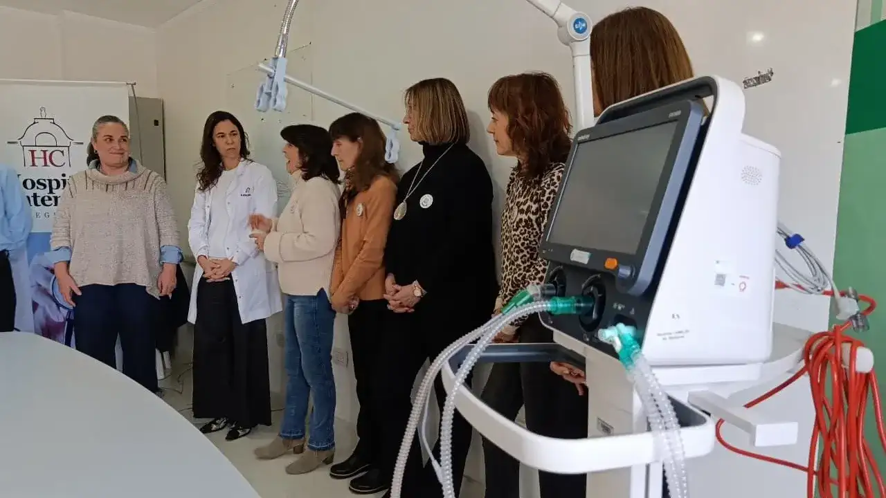 Capullos donó un nuevo respirador de alta complejidad para Neonatología del Hospital Centenario