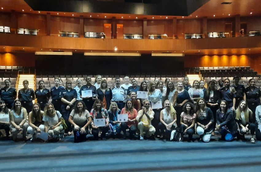 Día de la Mujer: "La mujer policía logró tener cargos que antes eran impensados"