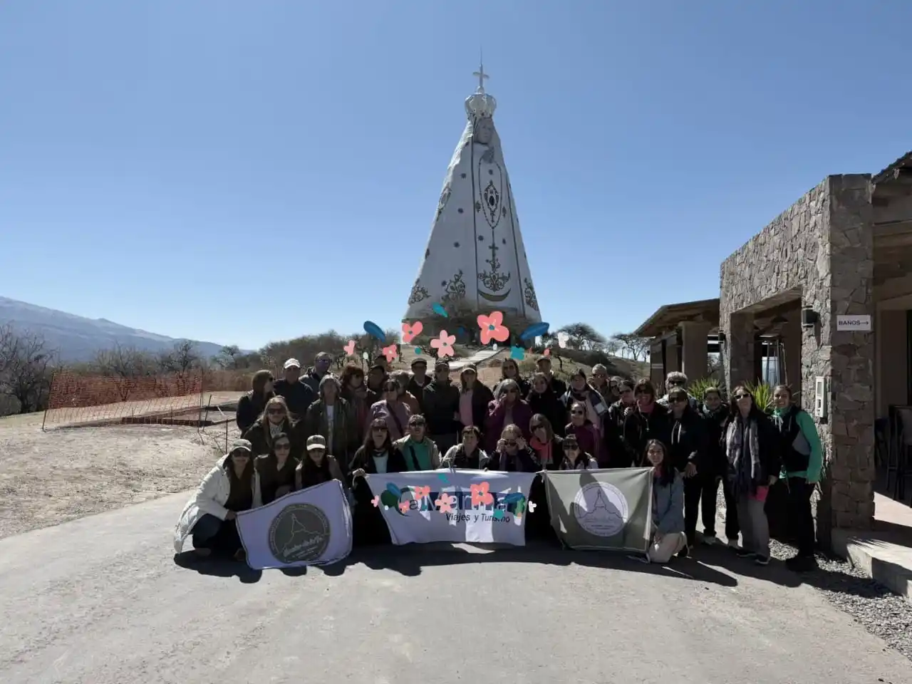 Peregrinos de Concordia visitaron el monumento a la Virgen del Valle en Catamarca