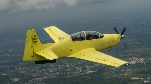 Primer vuelo del primer HTT-40 de producción en serie marca un nuevo hito para la industria aeronáutica india