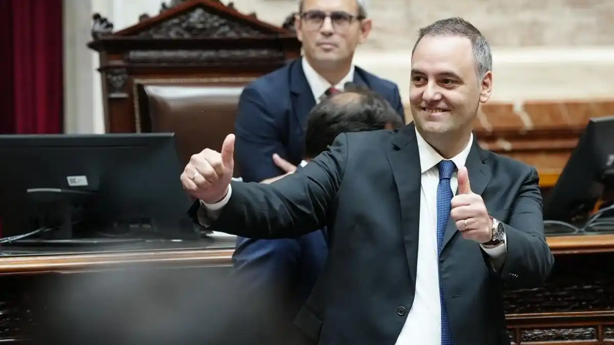 Adorni aseguró que las denuncias que lo acusan de viajes y compra de departamentos carece de fundamentos.