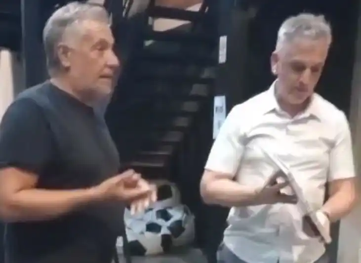 Marcelo González fue distinguido en el Luna Park por el récord de conciertos de Abel Pintos y Luciano Pereyra.