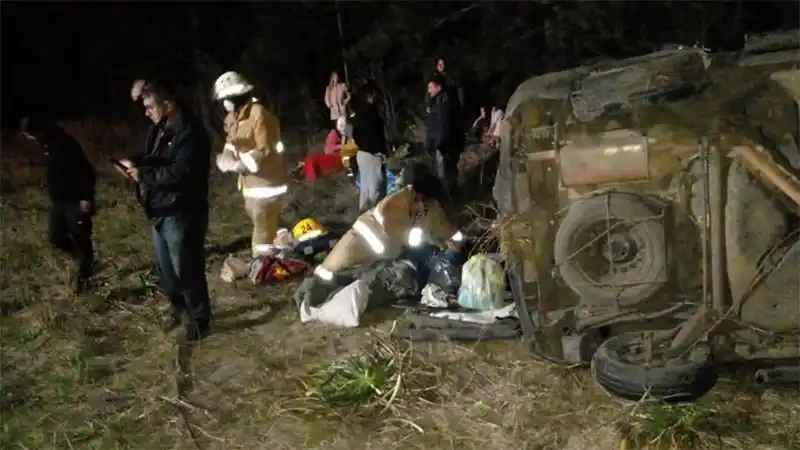 Volvían de un tour de compras y volcaron en la autovía Artigas